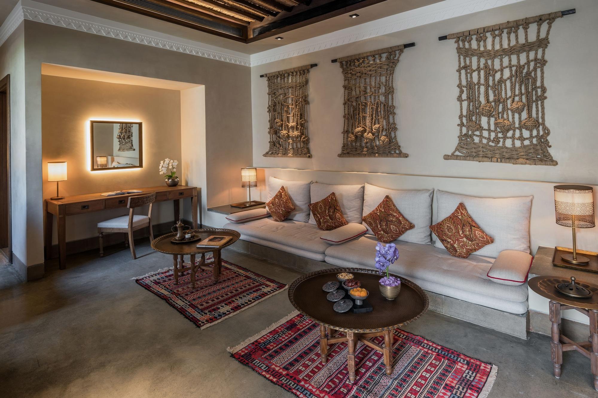 מלון The Chedi Al Bait, שארג'ה מראה חיצוני תמונה A living room at the hotel