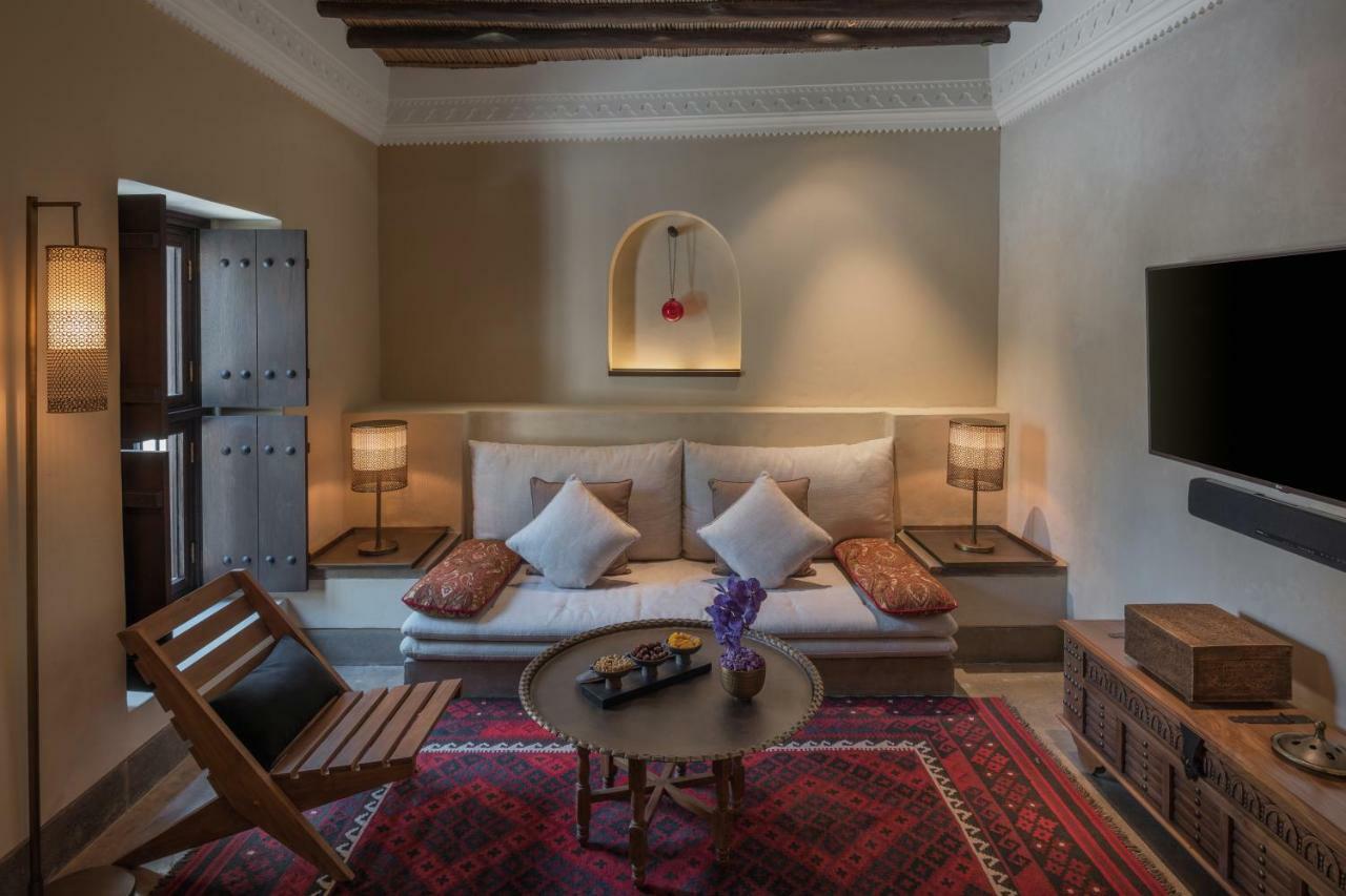 מלון The Chedi Al Bait, שארג'ה מראה חיצוני תמונה A living room at the hotel