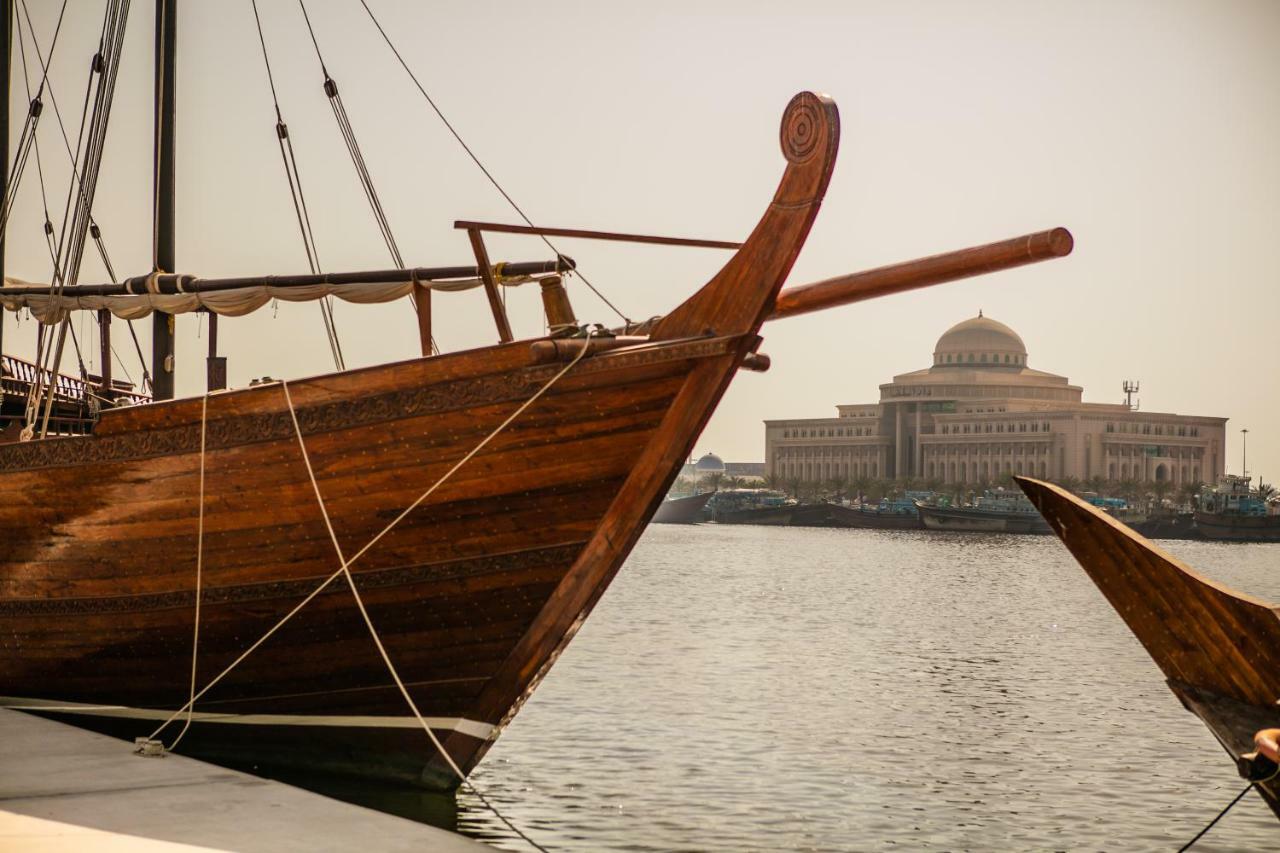 מלון The Chedi Al Bait, שארג'ה מראה חיצוני תמונה A traditional dhow in the harbour of Manama, Bahrain